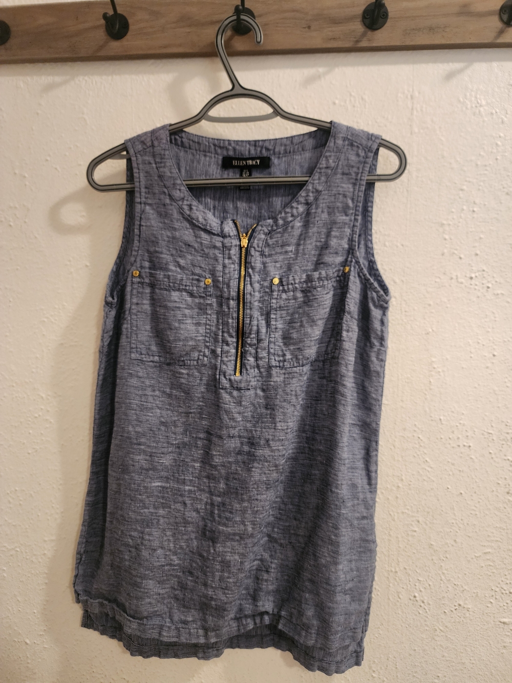 Ellen Tracy 100% Linen Chambray Blue Sleeveless Zip-Front Tank